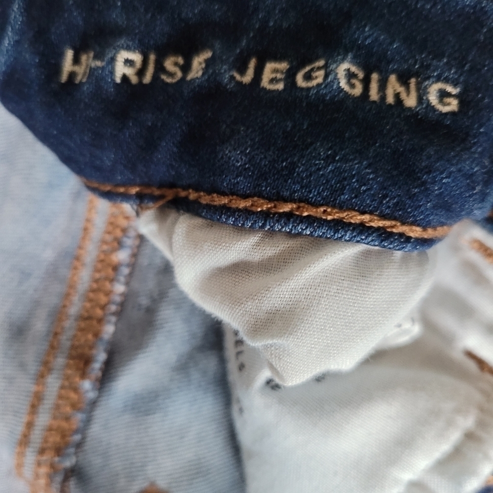AEO Next Level Stretch Hi Rise Distressed Jegging - Picture 8 of 9